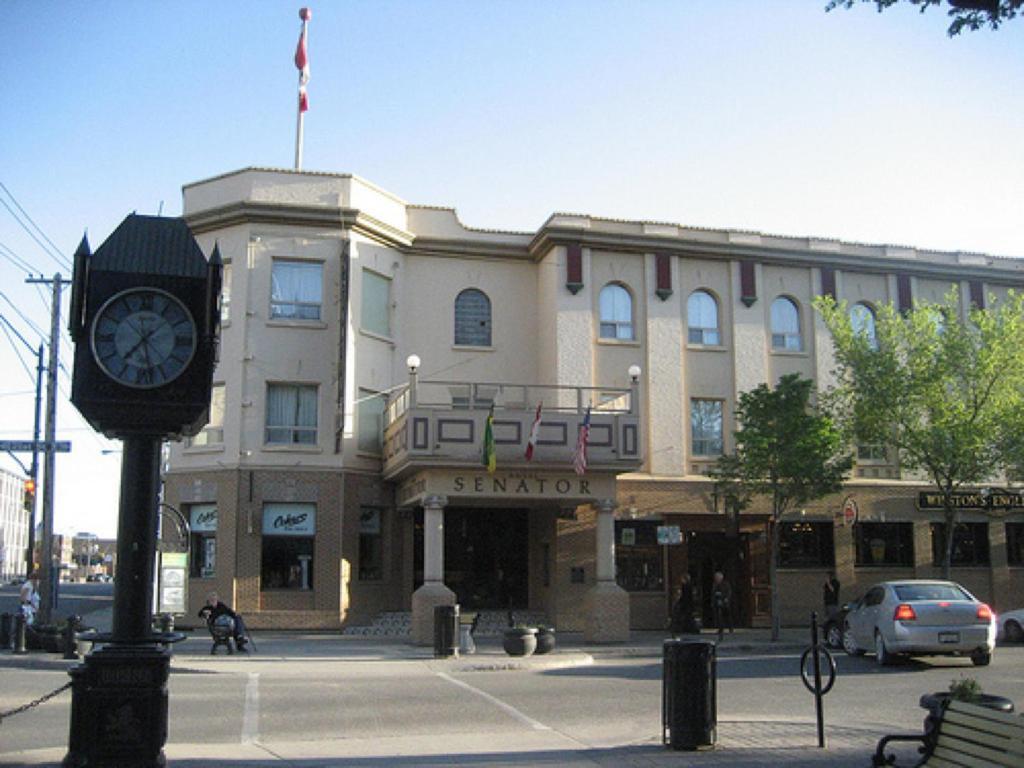 ססקאטון Hotel Senator מראה חיצוני תמונה
